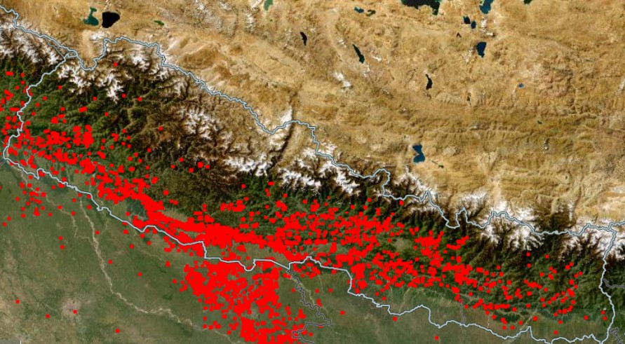 स्याटेलाइटबाट खिचिएको दृश्यमा देखिएको नेपालको डढेलो।